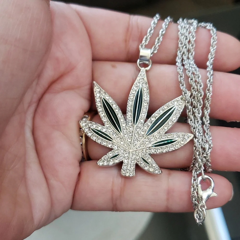 Leaf Pendant Necklace